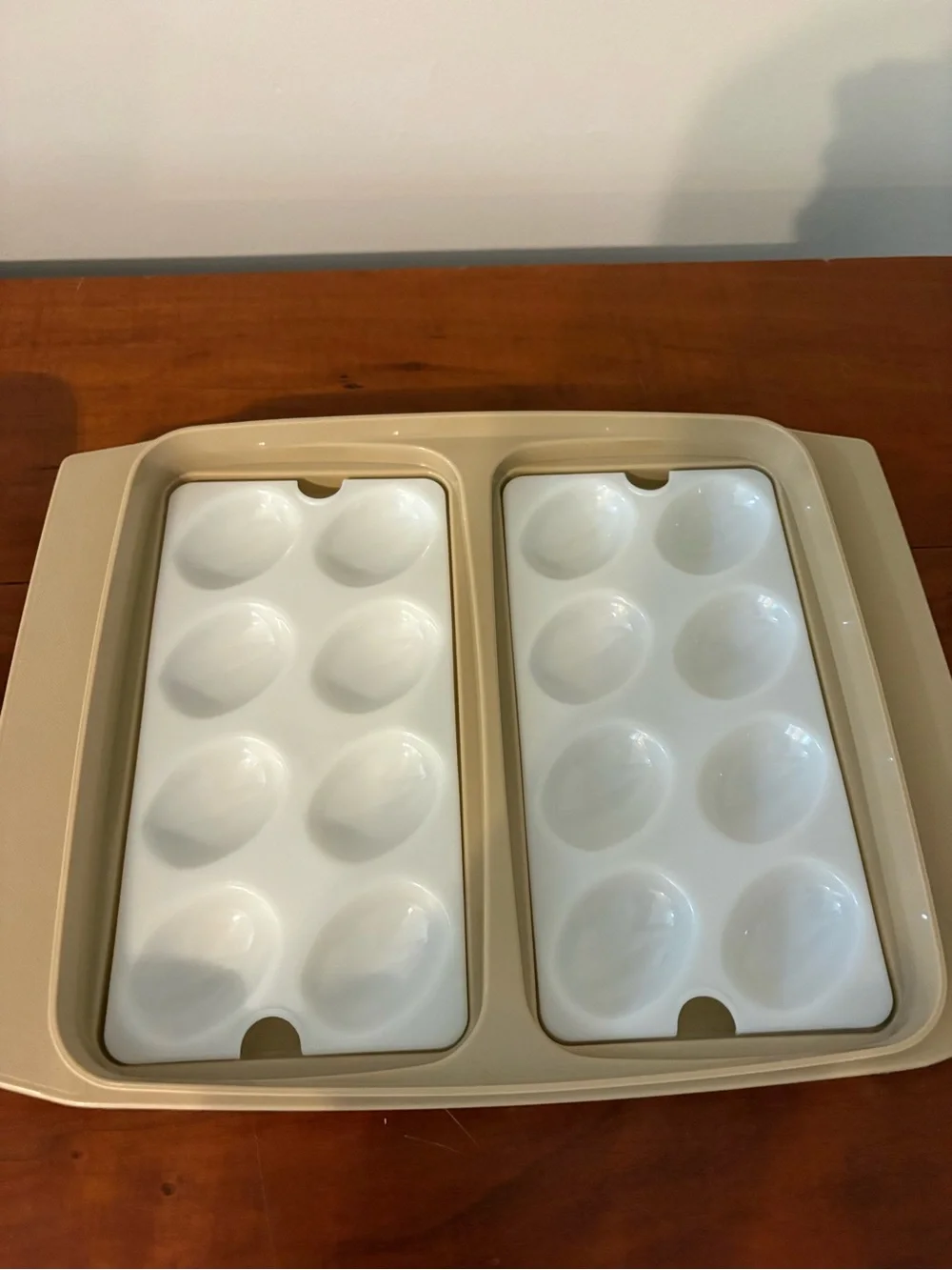 Vintage Tupperware Deviled Egg Carrier 16 Egg Almond Complete